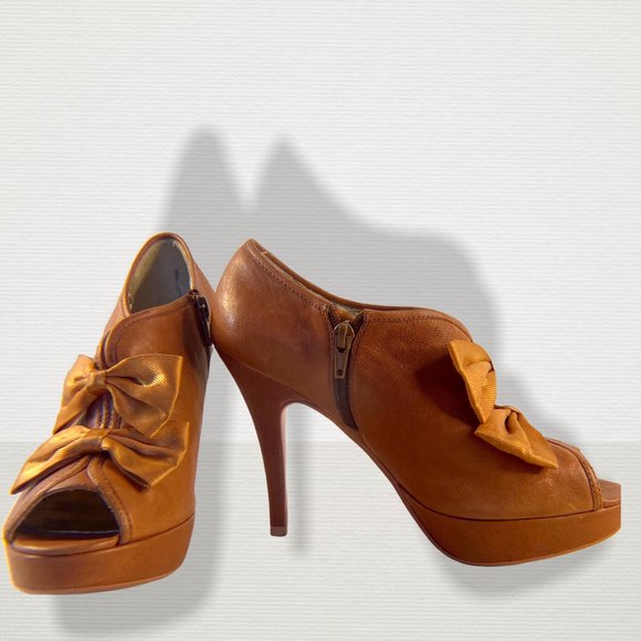 Poetic Licence London Heels size 6.5 US, 4.5" heel Brown/Tan with two bows - Picture 7 of 12